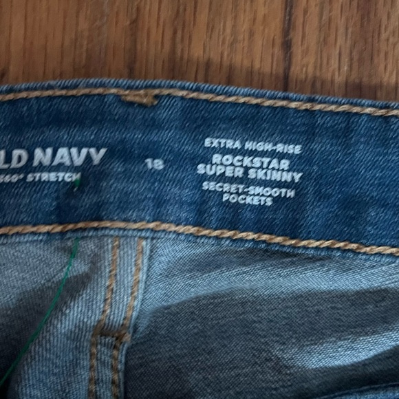 Old Navy Distressed Dark Blue Women's Skinny Jeans - Picture 2 of 6